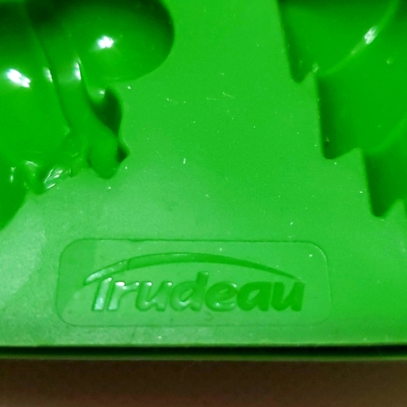 Chocolate Molds Christmas Themed By Trudeau 2 Pcs Set - Picture 3 of 14